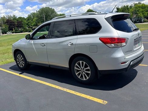 Used 2014 Nissan Pathfinder SV AWD/4WD image 2
