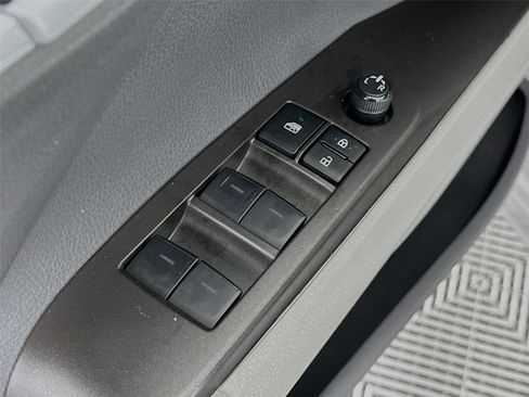 Used 2024 Toyota Camry SE image 18