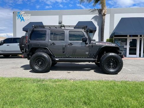 Used 2017 Jeep Wrangler Unlimited Rubicon image 4