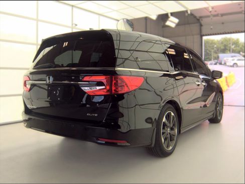 Used 2023 Honda Odyssey Elite image 2