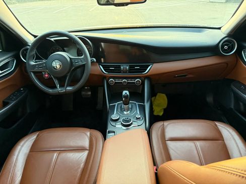 Used 2017 Alfa Romeo Giulia RWD image 13