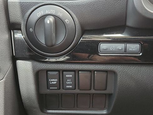 Used 2024 Nissan Titan SV w/ SV Convenience Package AWD/4WD image 22