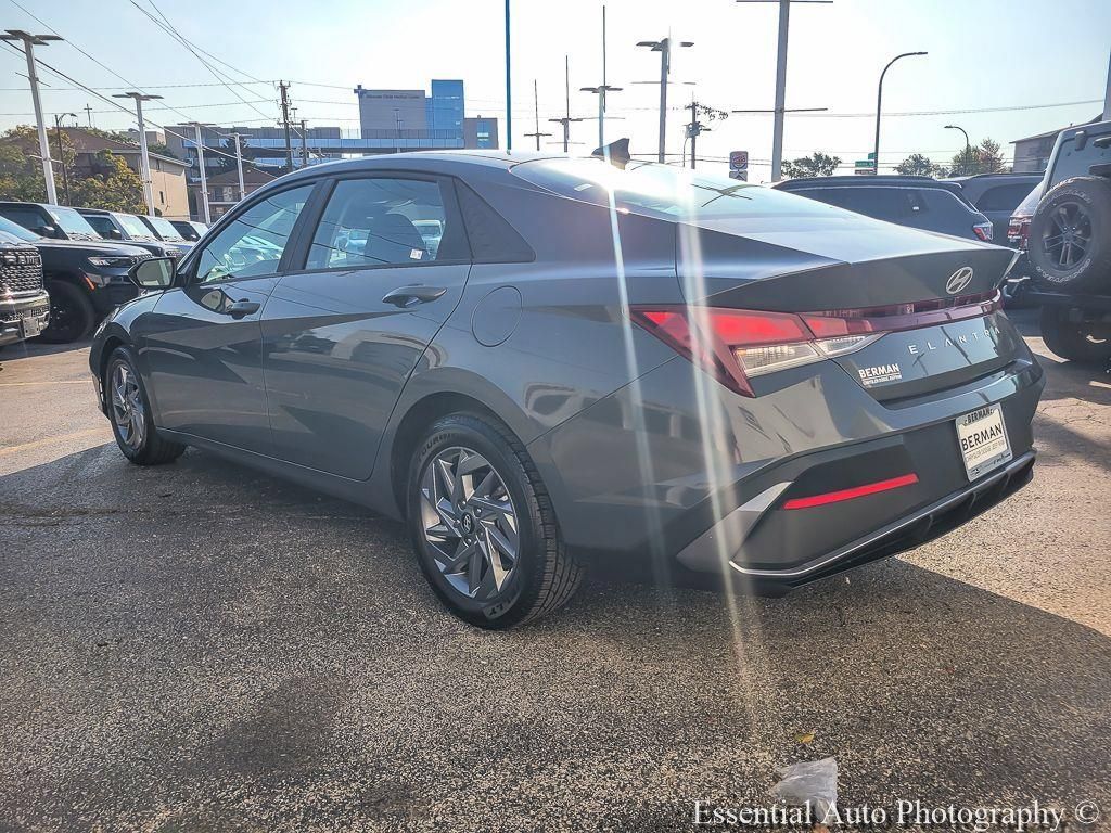 Used 2024 Hyundai Elantra SEL FWD image 11