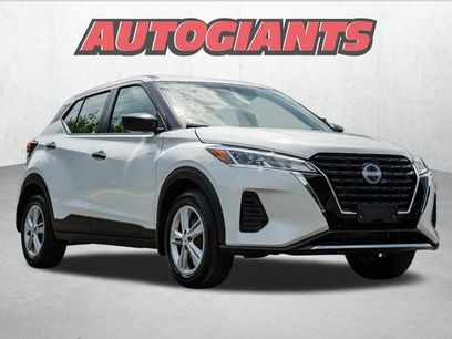 New 2025 Nissan Kicks Play S