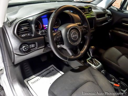 Used 2020 Jeep Renegade Altitude FWD image 12