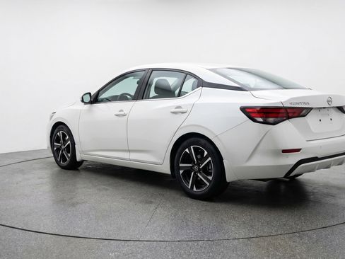 Used 2025 Nissan Sentra SV image 6