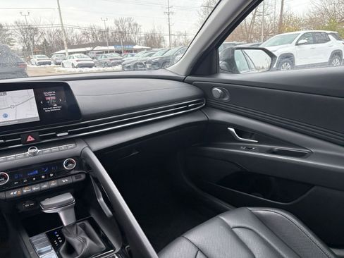 Used 2025 Hyundai Elantra Limited image 36