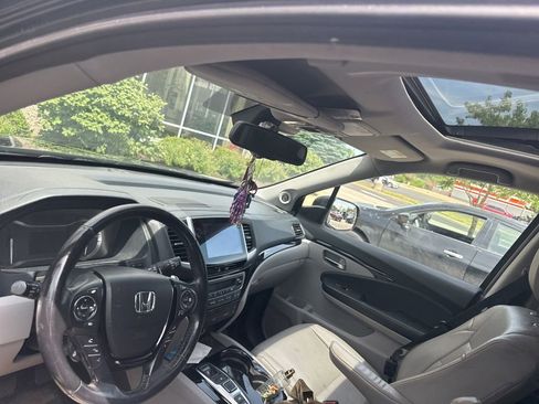 Used 2018 Honda Pilot Elite image 6