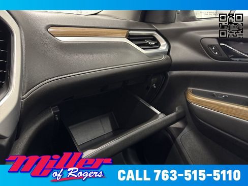 Used 2023 GMC Acadia SLE w/ Driver Convenience Package image 16