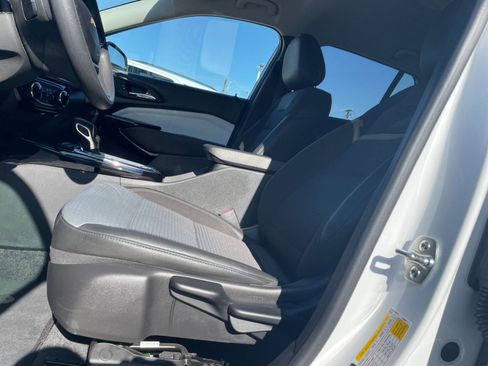 Used 2025 Chevrolet Trax LT image 24