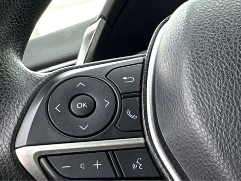 Used 2022 Toyota Camry LE image 11