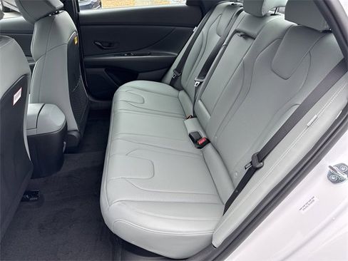 New 2025 Hyundai Elantra Limited image 12