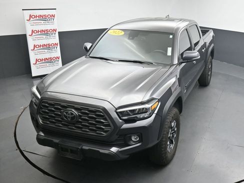 Used 2022 Toyota Tacoma TRD Off-Road AWD/4WD image 26