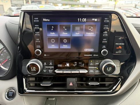 Used 2022 Toyota Highlander LE AWD/4WD image 37