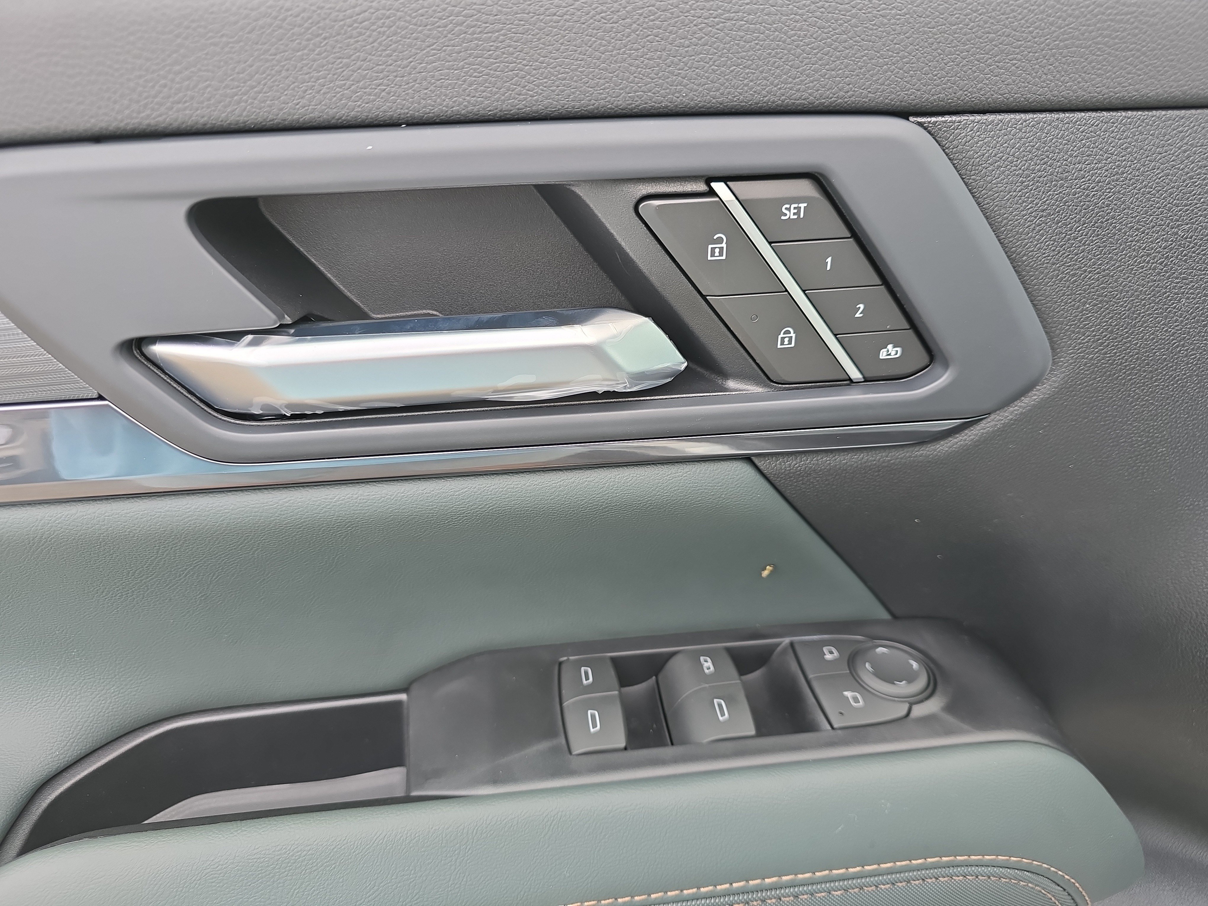 New 2027 GMC Terrain AT4 w/ Convenience Package III AWD/4WD image 17