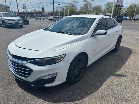 Used 2021 Chevrolet Malibu LT FWD image 1