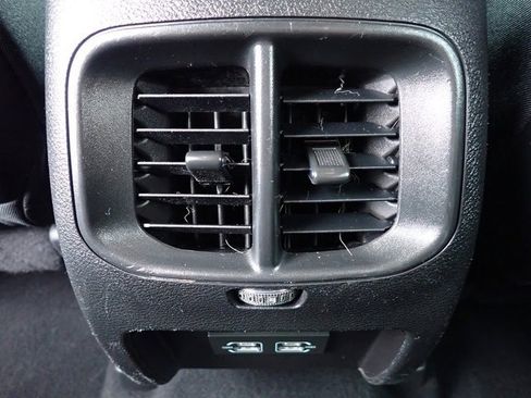 Used 2021 Jeep Cherokee Latitude Plus w/ Mopar Interior Package image 18