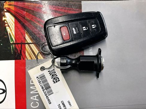 Used 2018 Toyota Camry XLE image 14