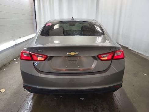Used 2017 Chevrolet Malibu LT FWD image 4