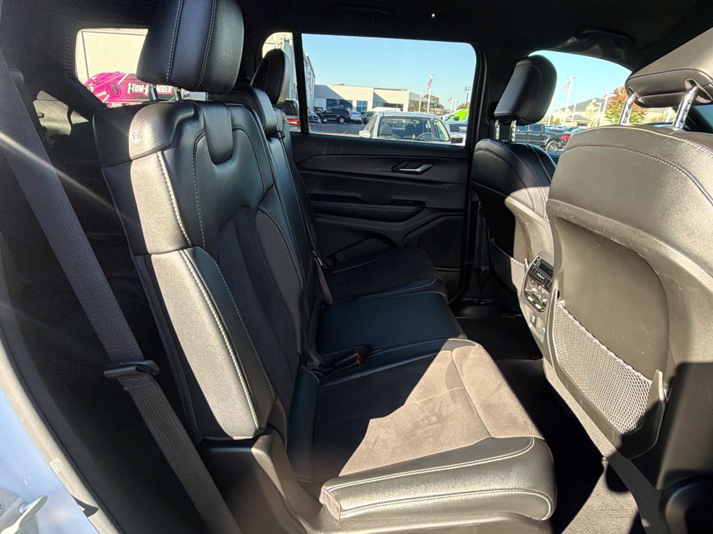 Used 2024 Jeep Grand Cherokee L Laredo AWD/4WD image 48