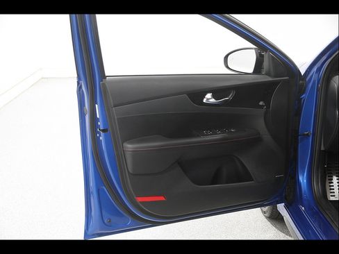 Used 2022 Kia Forte GT FWD image 4