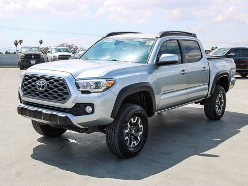 Used 2023 Toyota Tacoma TRD Off-Road w/ Technology Package AWD/4WD image 4