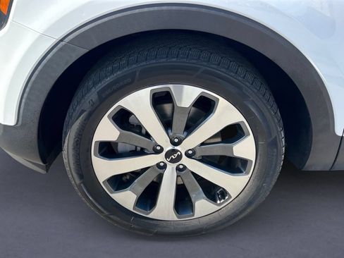 Used 2022 Kia Telluride EX w/ EX Premium Package FWD image 9