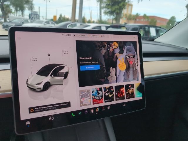 Used 2022 Tesla Model Y Long Range AWD/4WD image 18