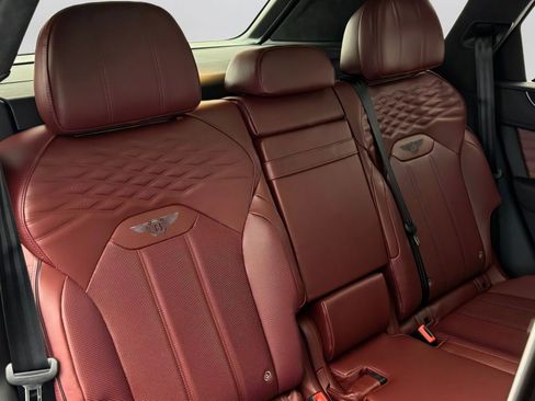 Used 2025 Bentley Bentayga AWD/4WD image 35