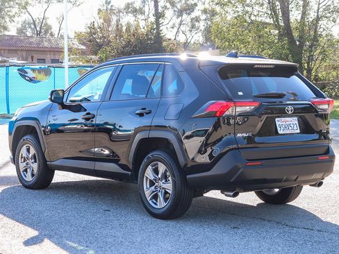 Used 2025 Toyota RAV4 XLE image 7
