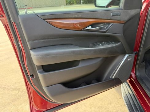Used 2020 Cadillac Escalade Premium Luxury RWD image 10