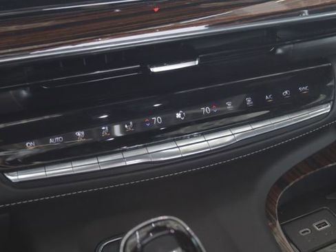 Used 2022 Cadillac Escalade ESV Premium Luxury w/ Performance Package image 21