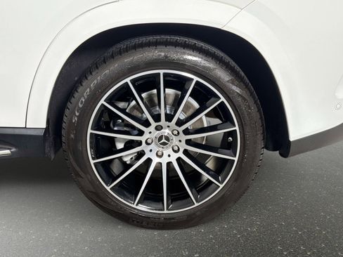 Used 2025 Mercedes-Benz GLC 350e 4MATIC image 14