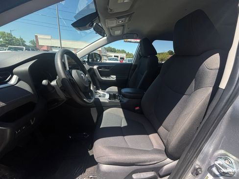 Used 2024 Toyota RAV4 LE AWD/4WD image 31