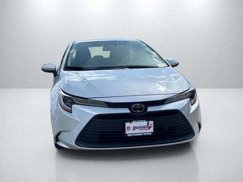 Used 2025 Toyota Corolla LE FWD image 2