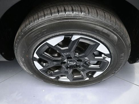 New 2025 Kia Sorento S image 13