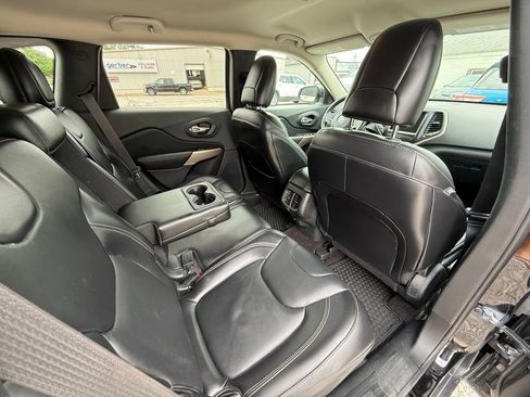 Used 2017 Jeep Cherokee Latitude w/ True North Edition image 9