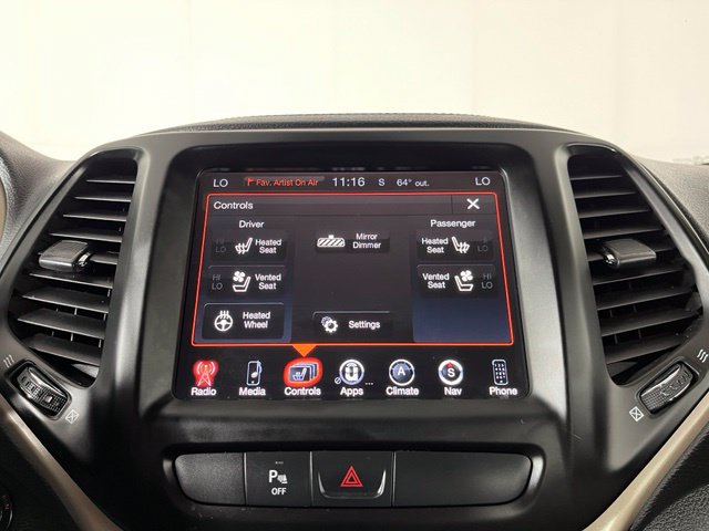 Used 2017 Jeep Cherokee Limited w/ Luxury Group AWD/4WD image 25