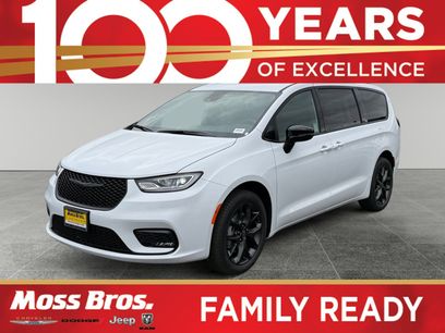New 2026 Chrysler Pacifica Select w/ S Appearance Package