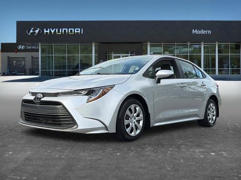 Used 2026 Toyota Corolla LE FWD image 1