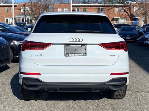 Used 2023 Audi Q3 2.0T Premium w/ Convenience Package image 4