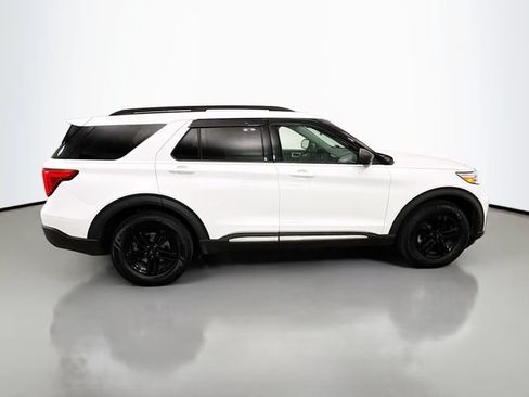 Used 2021 Ford Explorer XLT w/ Equipment Group 202A AWD/4WD image 9