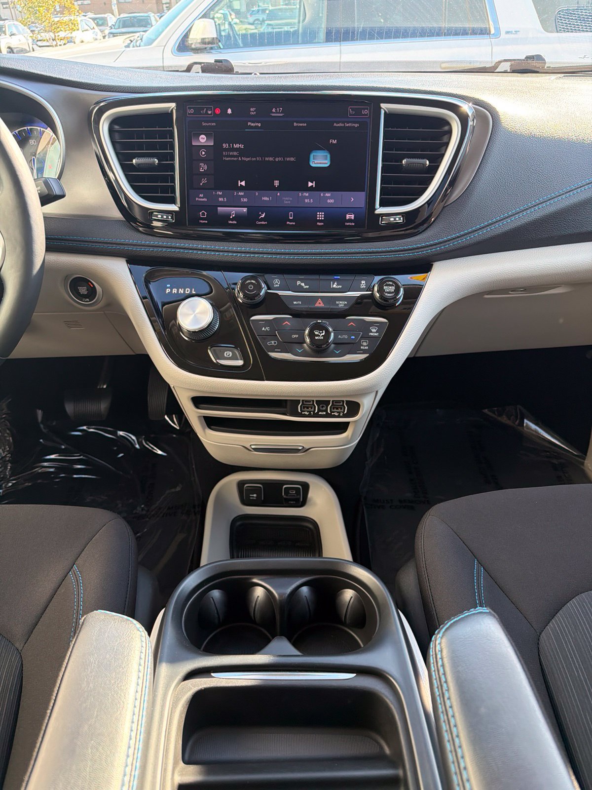 Used 2021 Chrysler Pacifica Touring w/ Cold Weather Group FWD image 33