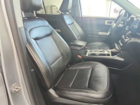 Used 2023 Ford Explorer Limited image 38