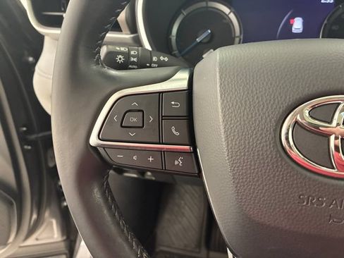 Used 2021 Toyota Highlander XLE AWD/4WD image 23