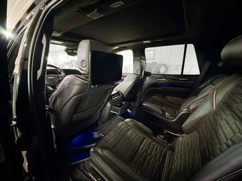 Used 2022 Cadillac Escalade Sport Platinum AWD/4WD image 9