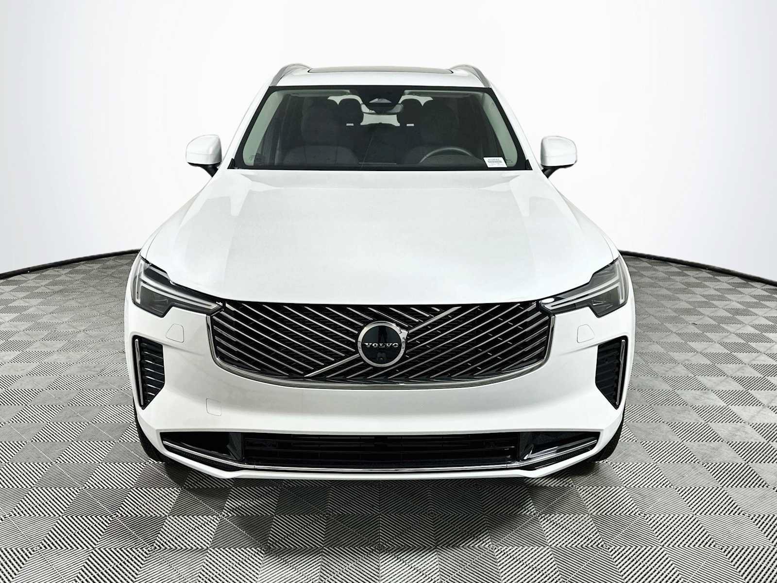 New 2026 Volvo XC90 T8 Plus w/ Protection Package Premier AWD/4WD image 2