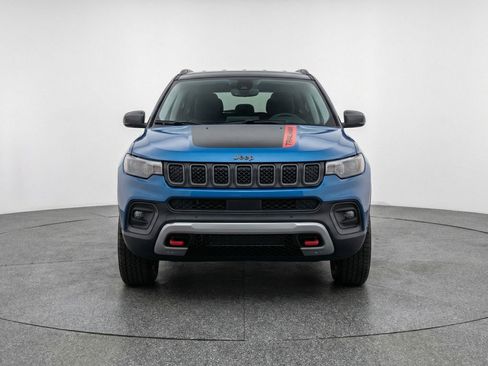 Used 2025 Jeep Compass Trailhawk image 2