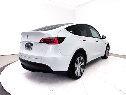 Used 2022 Tesla Model Y Long Range AWD/4WD image 18