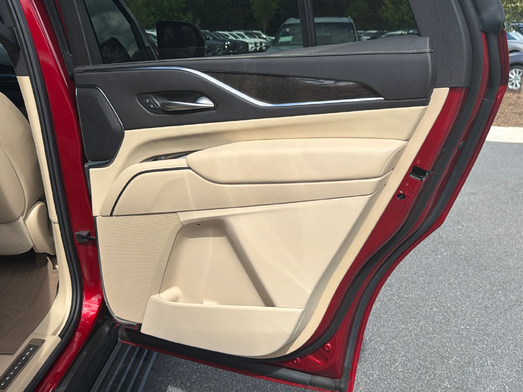 Used 2024 Cadillac Escalade Premium Luxury w/ Performance Package AWD/4WD image 17